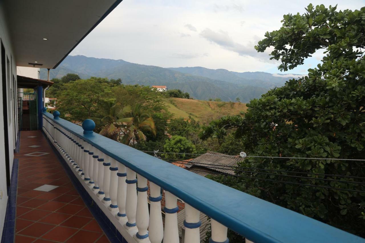 Hospedaje Aquel Almendro Santa Fe de Antioquia Buitenkant foto