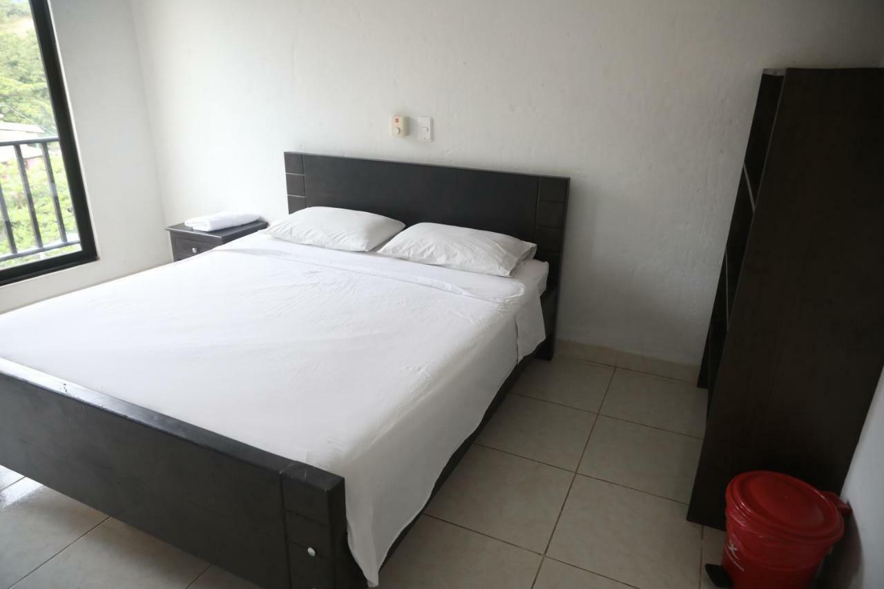 Hospedaje Aquel Almendro Santa Fe de Antioquia Buitenkant foto