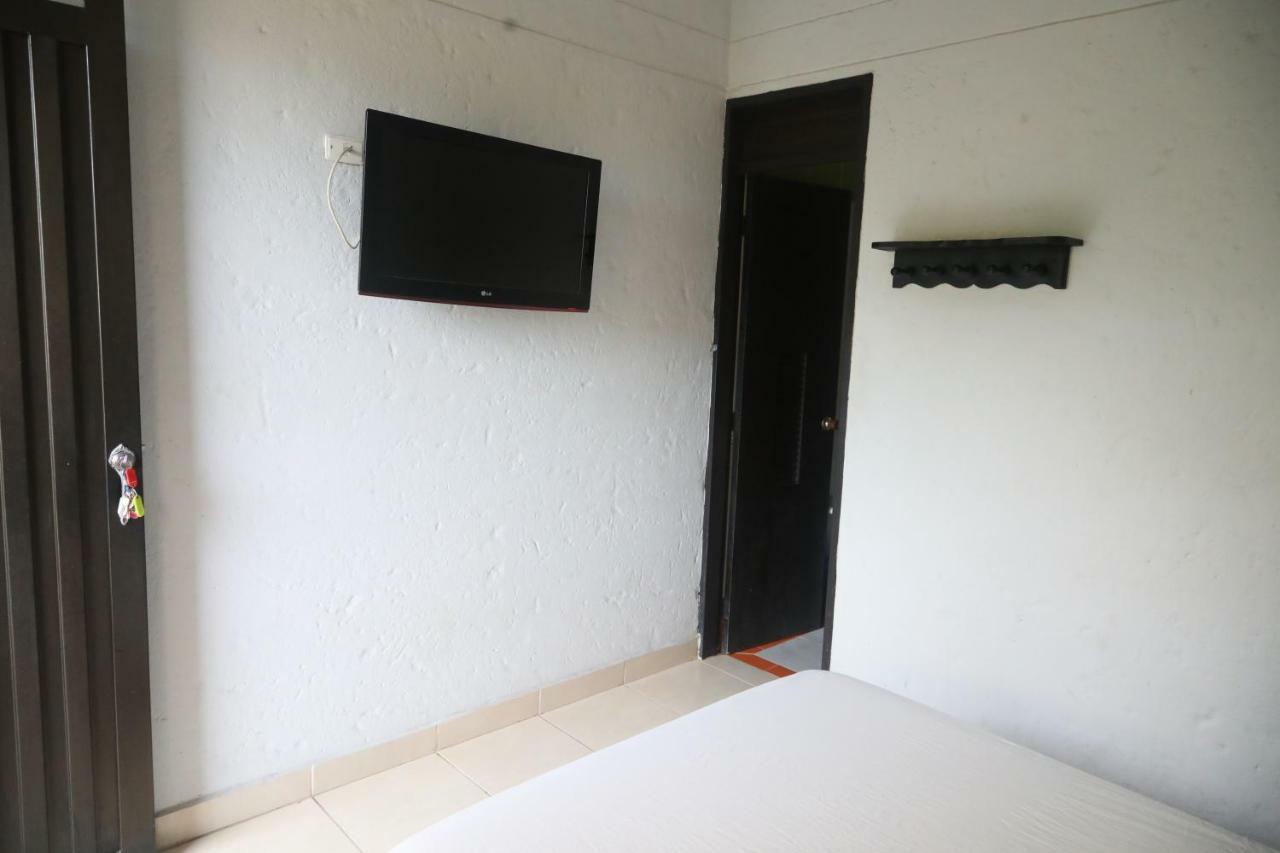 Hospedaje Aquel Almendro Santa Fe de Antioquia Buitenkant foto
